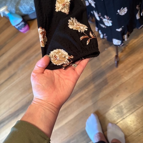 Everly Black Floral Wrap Dress S 4–6 Long Sleeve Mini Tie Waist Slit - Picture 2 of 6